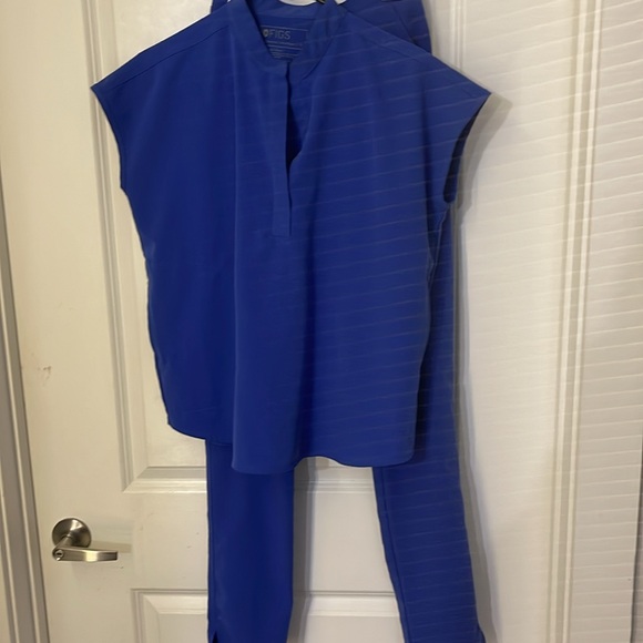 Figs retired color, MINT cond. 2 piece set in denim blue size small and XS tall - Picture 2 of 7